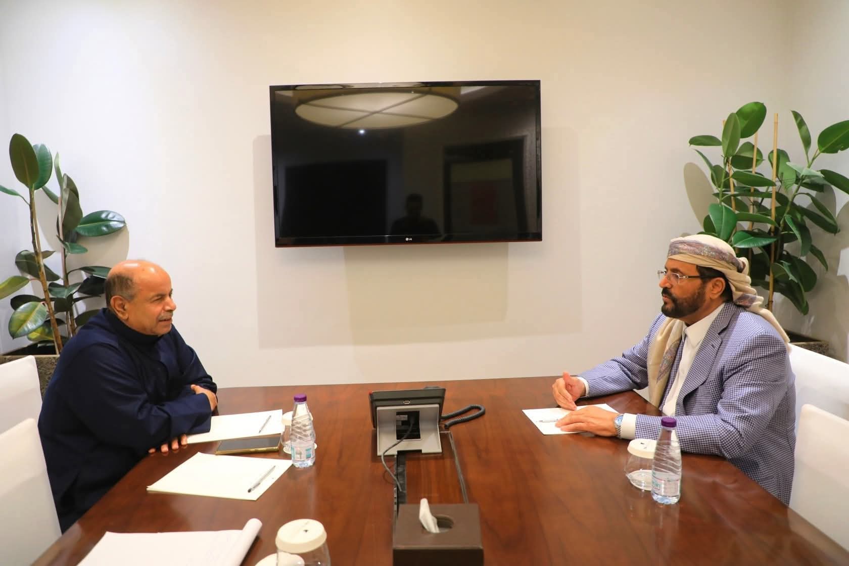 ​عضوا مجلس القيادة الرئاسي “البحسني والعرادة” يبحثان تعزيز العمل المشترك وتوحيد الجهود لمواجهة تحديات المرحلة