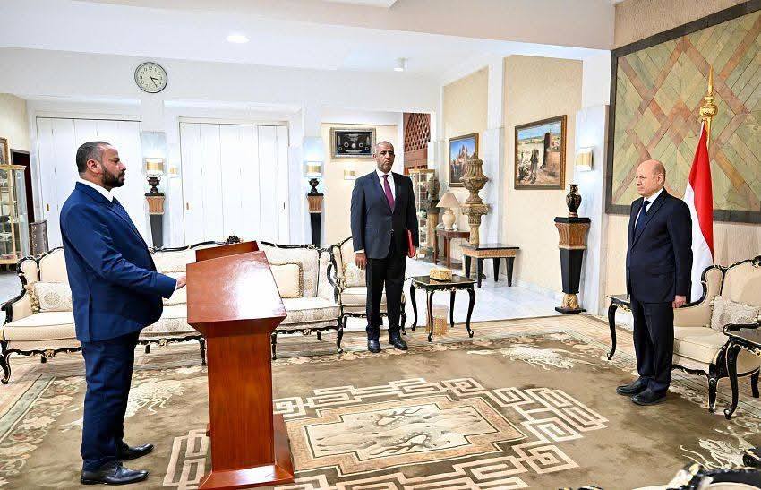 محافظو محافظات لحج وابين والضالع يؤدون اليمين الدستورية أمام الرئيس العليمي