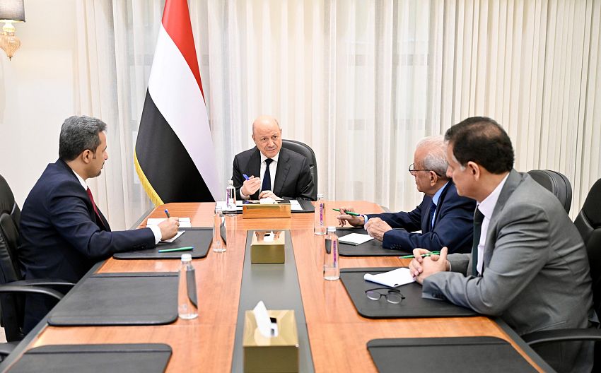 العليمي: معركة استعادة الدولة تبدأ من تحصين واستقرار المناطق المحررة