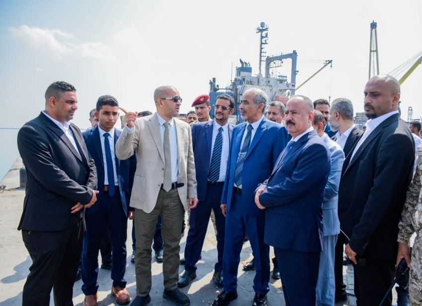 الفريق الصبيحي يوجه بمضاعفة الجهود لتنشيط الحركة الملاحية والتجارية في عدن