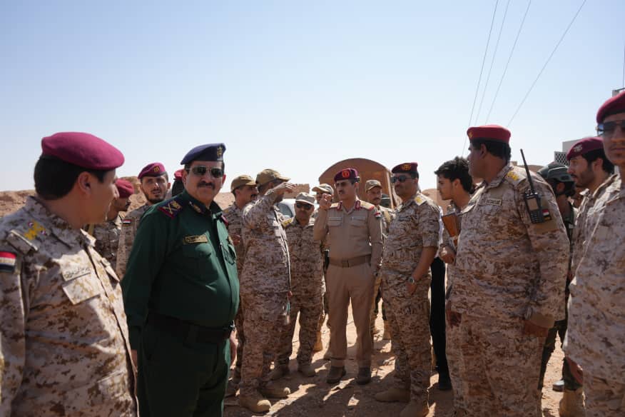 وزيرا الدفاع والداخلية يتفقدان الجاهزية القتالية في منفذ الوديعة