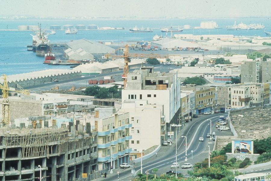 خفر السواحل تكشف تفاصيل التوتر في التواهي وتتهم قوة عسكرية بمحاولة اقتحام مقرها وإطلاق النار