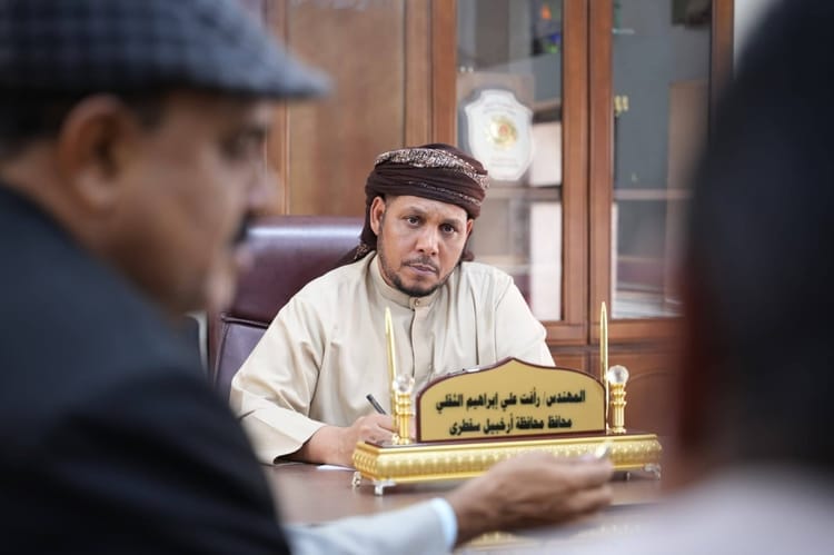 المحافظ الثقلي يعود إلى سقطرى لأول مرة عقب تصريحاته المناهضة لهوية الأرخبيل