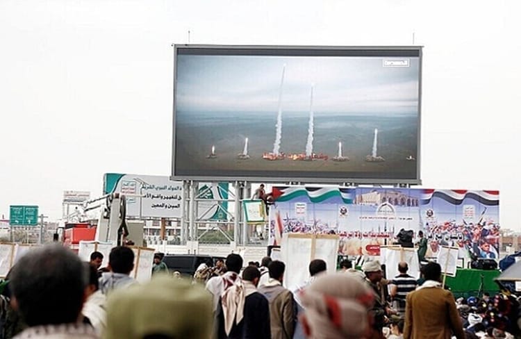 الحوثيون يعلنون مواصلة تشغيل مطار صنعاء دون إذن أحد ويؤكدون تهديد السعودية٨