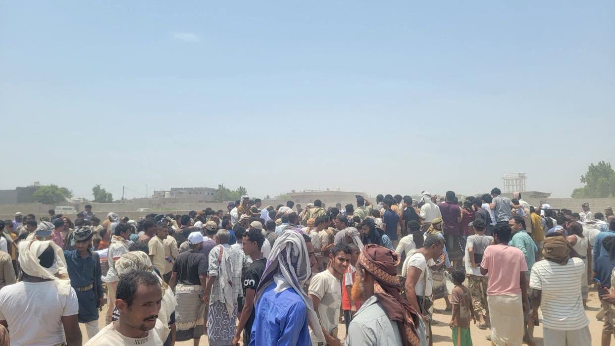 تشييع 14 جندياً من القوات الحكومية قتلوا في معـارك مع الحوثيين جنوبي الحديدة