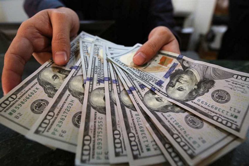 الدولار عند أعلى مستوى له في أسبوع