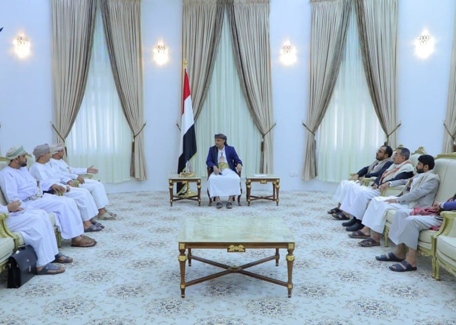 قناة الحوثيين تهاجم سلطنة عمان: ميناء الدقم قاعدة أمريكية ودورهم وظيفي مع واشنطن