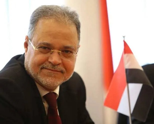 مستشار رئيس مجلس القيادة الرئاسي يهاجم الحوثيين ويذكّر بجرائمهم ويطلق هذا الوصف على زعيم الجماعة !