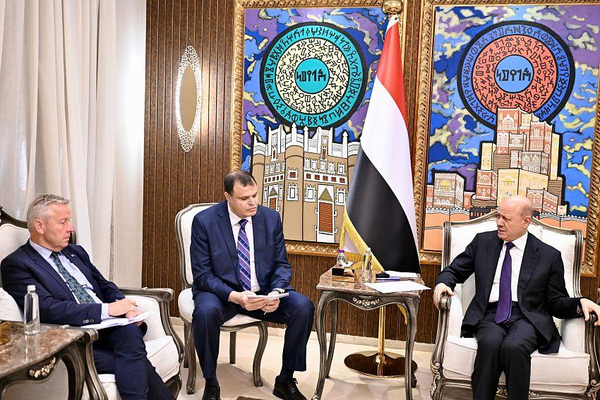 العليمي لوفد البرلمان الأوروبي: أي سلام لا يستعيد مؤسسات الدولة ويحتكر السلاح سيبقى هدنة مؤقتة