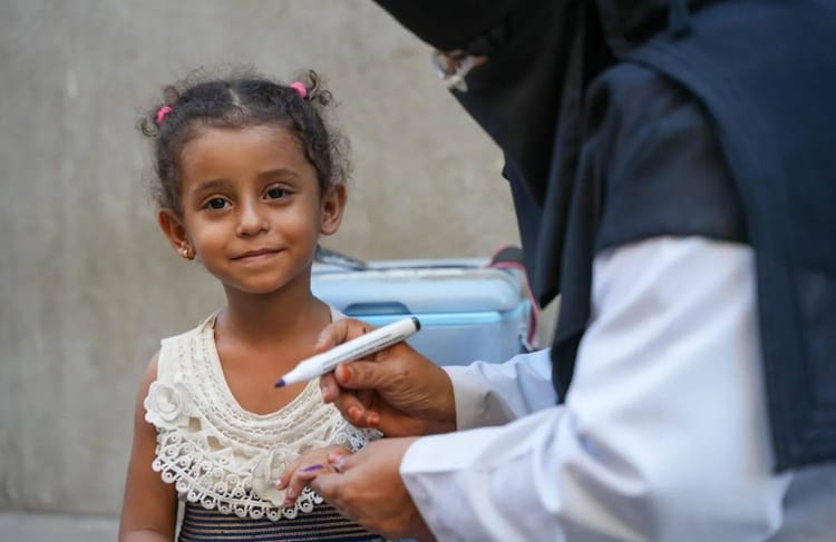 الحصبة تواصل حصد أرواح أطفال اليمن وسط إعلان حالة طوارئ صحية