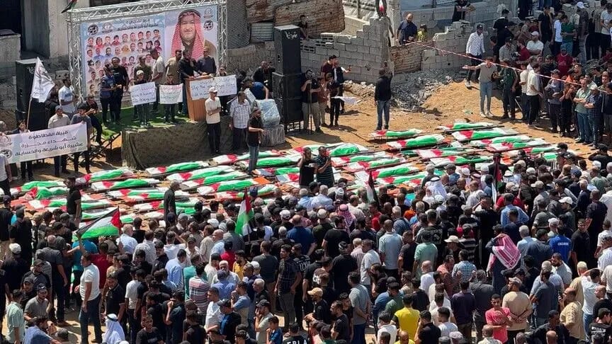 غزة تشيع رفات 112 فلسطينيا قتلهم الاحتلال قبل أكثر من عامين