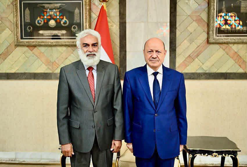 وزير التخطيط والتعاون الدولي يؤدي اليمين الدستورية أمام رئيس مجلس القيادة الرئاسي .